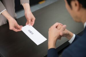 おとなしい人が突然辞めるのは何故 気になる退職理由とその前兆 おとなしい人が突然辞めるのは何故 気になる退職理由とその前兆