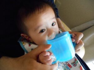 赤ちゃんに麦茶はいつから 完母の場合の与えるベストタイミング