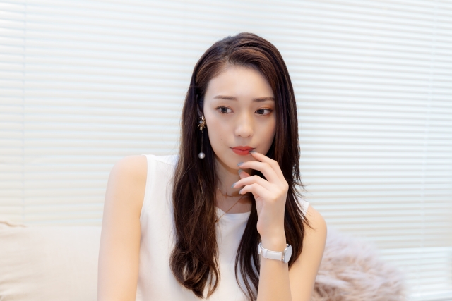 自己肯定感の低い美人の特徴と形成される原因とは